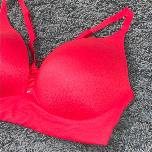 NEW BODY BY VICTORIA LIGHTLY LINED PLUNGE BRA - Picture 3 of 5